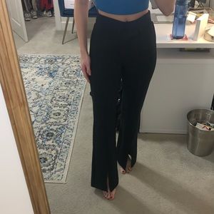 Spandex-type stretchy pants. There’s a slit at the ankle that is very flattering